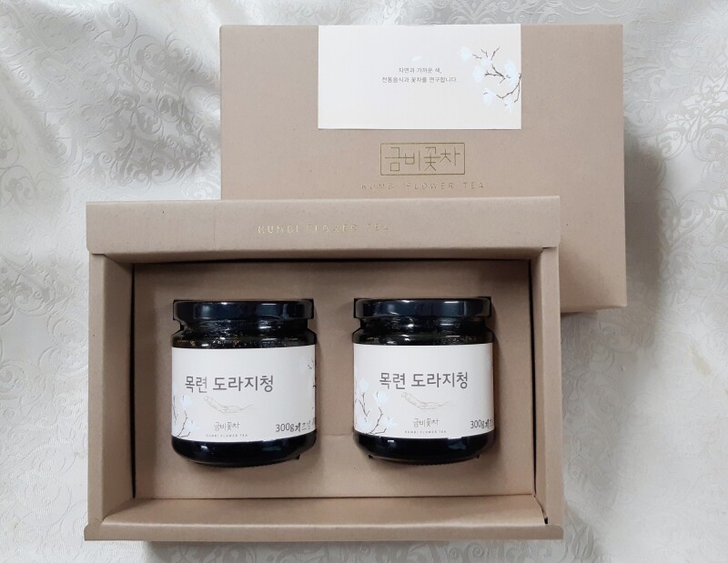 명절선물,상견례선물,명절선물추천,답례품,부모님선물,품격있는선물,설날선물,추석선물,선물세트,수제홍삼진액고,수제도라지청,주제육포,수제홍삼정과,수제목련도라지청,고품격도라지청,금비꽃차,금비꽃차홍삼진액고스틱세트,홍삼진액고스틱세트,금비꽃차홍삼진액고,스틱세트,홍삼진액고스틱,홍삼진액고,홍삼진액,금비꽃차목련도라지청스틱,금비꽃차목련도라지청,목련도라지청스틱,목련도라지청,금비꽃차목련잣,금비꽃차후추,금비꽃차고추육포,금비꽃차육포,목련잣,금비꽃차홍삼정과,홍삼정과,금비꽃차정과,도라지청,도라지청스틱,금비꽃차목련통도라지정과,금비꽃차통도라지정과,통도라지,통도라지정과,수제청